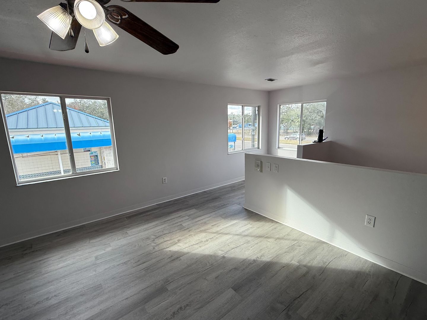 10526 State Rd 52 3 of 10