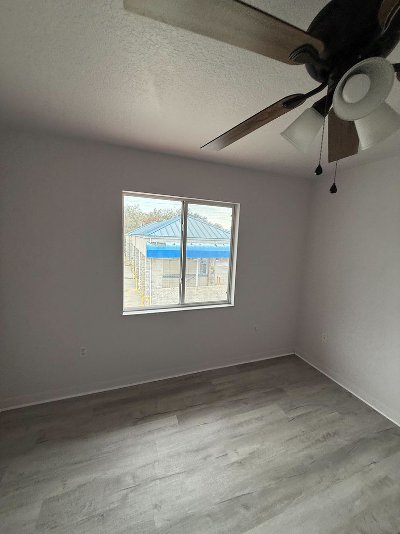10526 State Rd 52 8 of 10