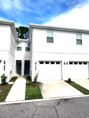 Two-Story Townhouse with Garage, Screened-in Patio and In-Unit Laundry – photo 1