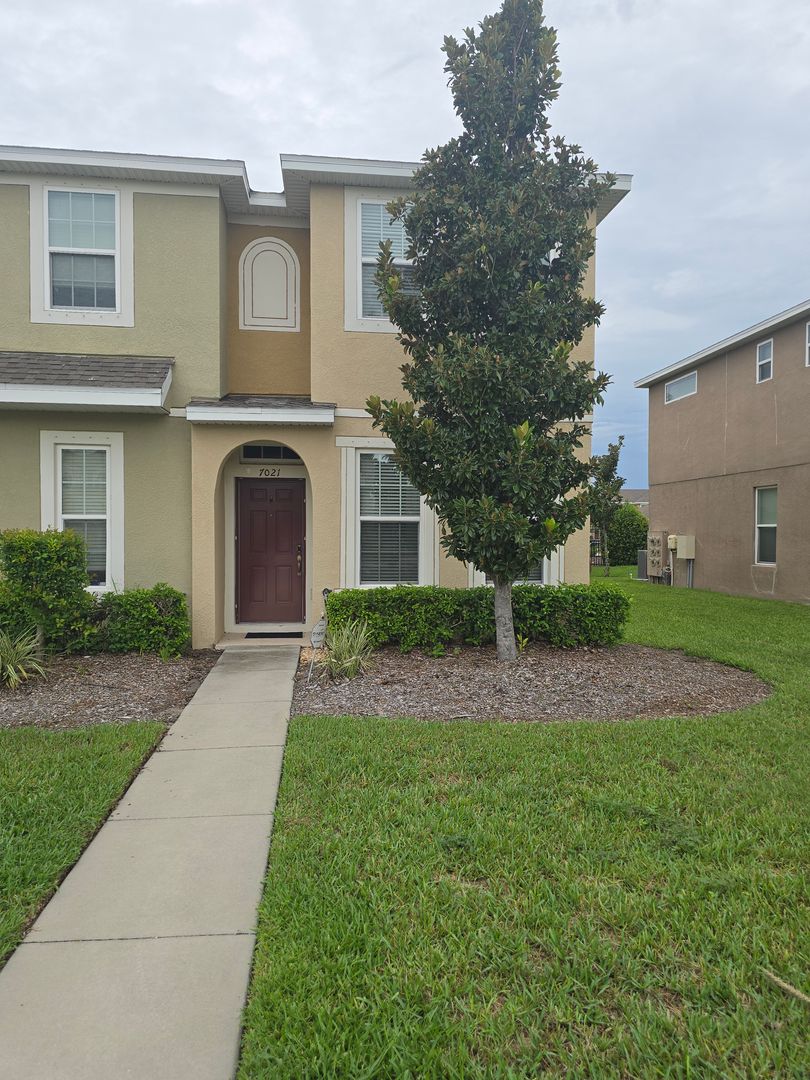 Riverview Townhome: 7021 White Treetop Pl.