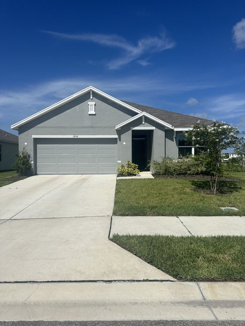 Bradenton House: 1806 Everson Street