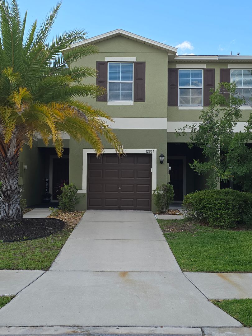 Riverview House: 12961 Utopia Gardens Way