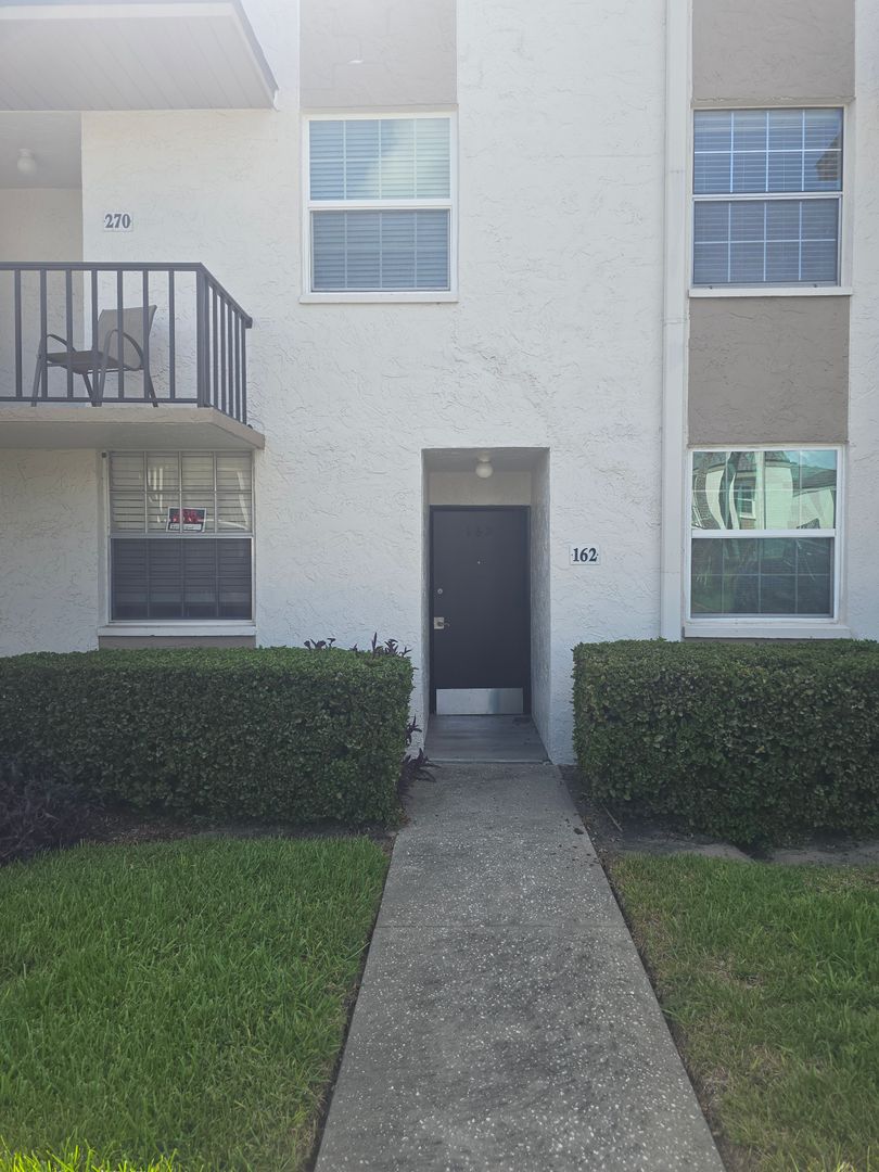 Brandon Condo: 108 Clock Tower Dr
