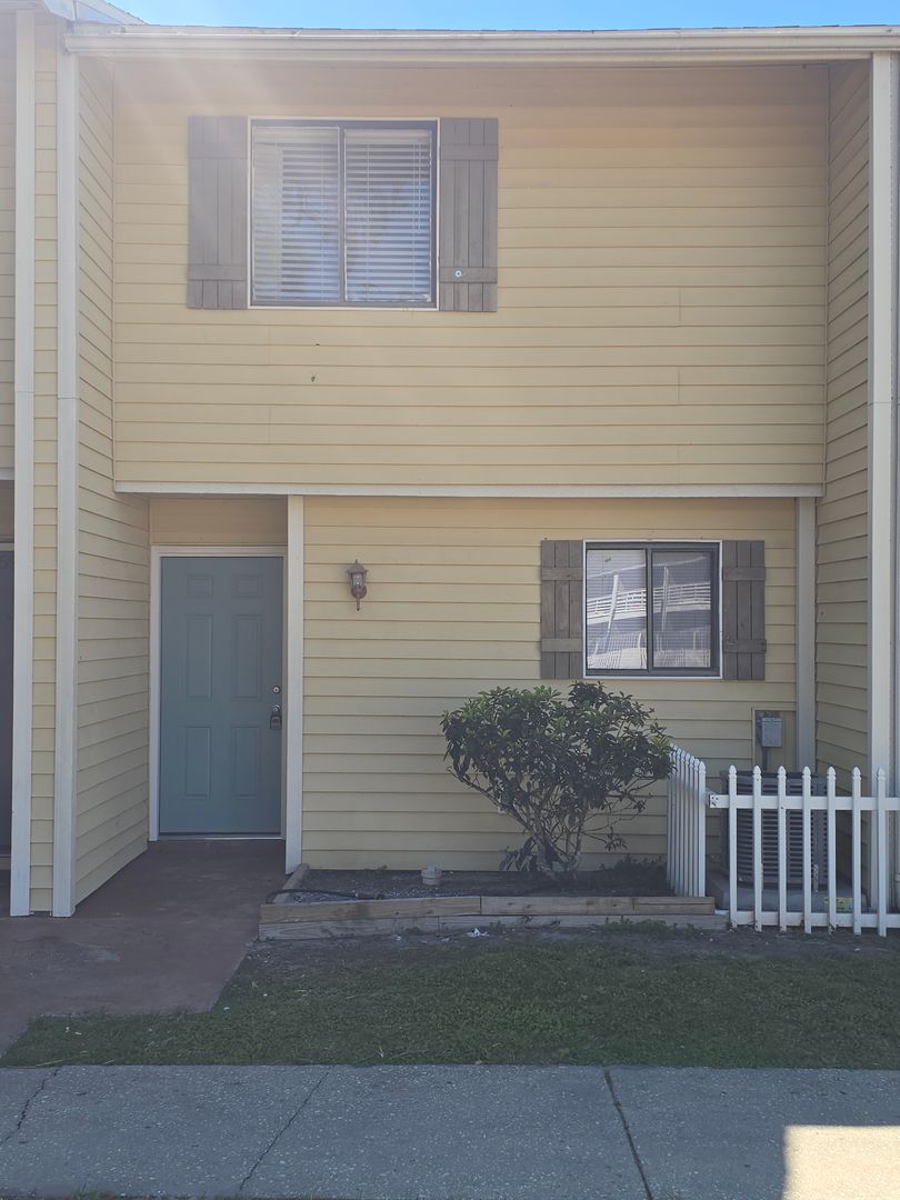 Land O' Lakes Condo: 22640 Watersedge Blvd