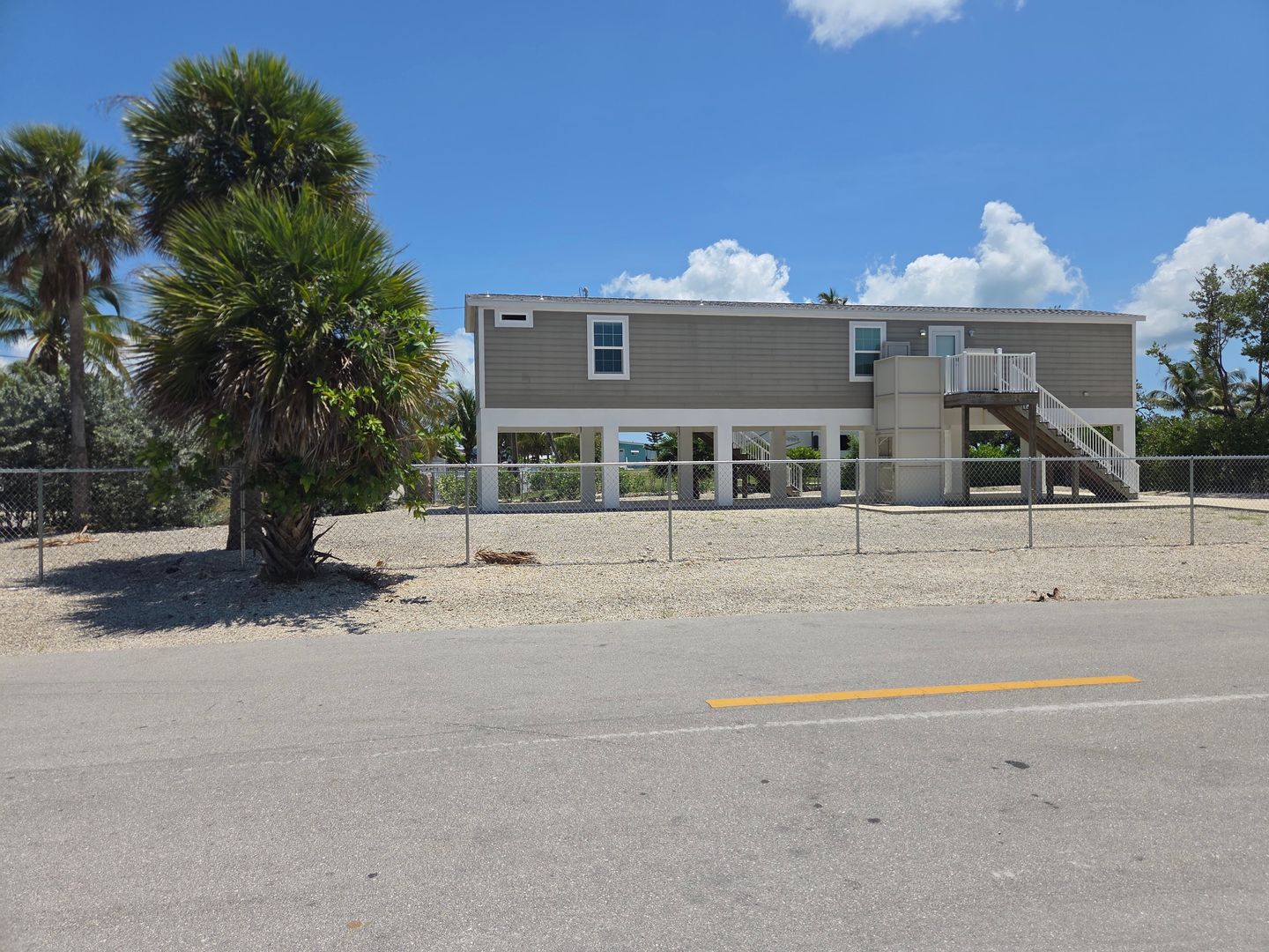 Key Largo House: 799 Hazel St