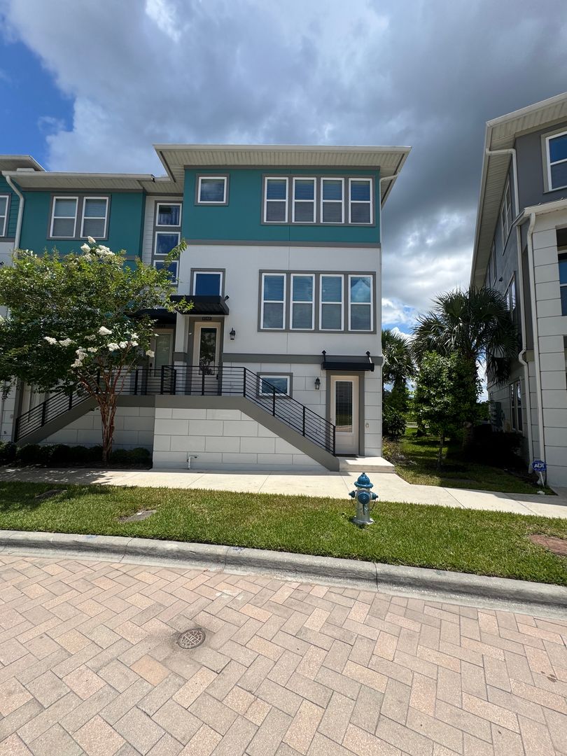 Orlando House: 8168 Elion St, Orlando, FL 32827