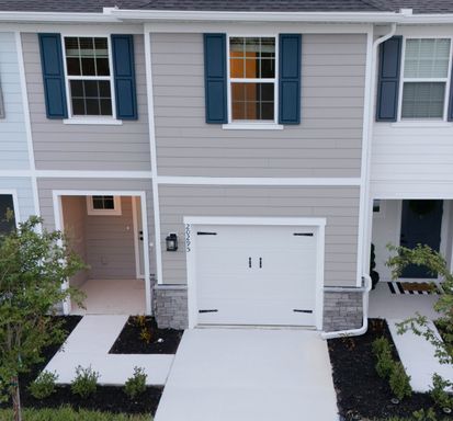 Newer 3BR/2.5BA Townhome in Prime Lutz Location – photo 1