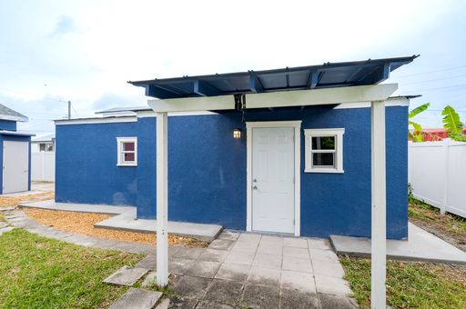 Charming 1-Bedroom Home in Palmetto Beach – photo 1