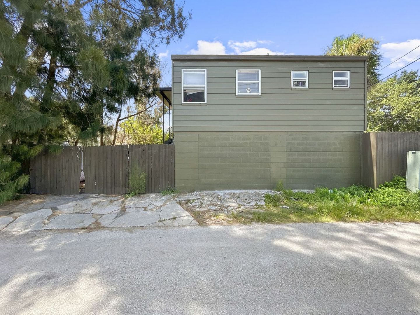 Saint Petersburg, Apartment: 875 19th Ave S