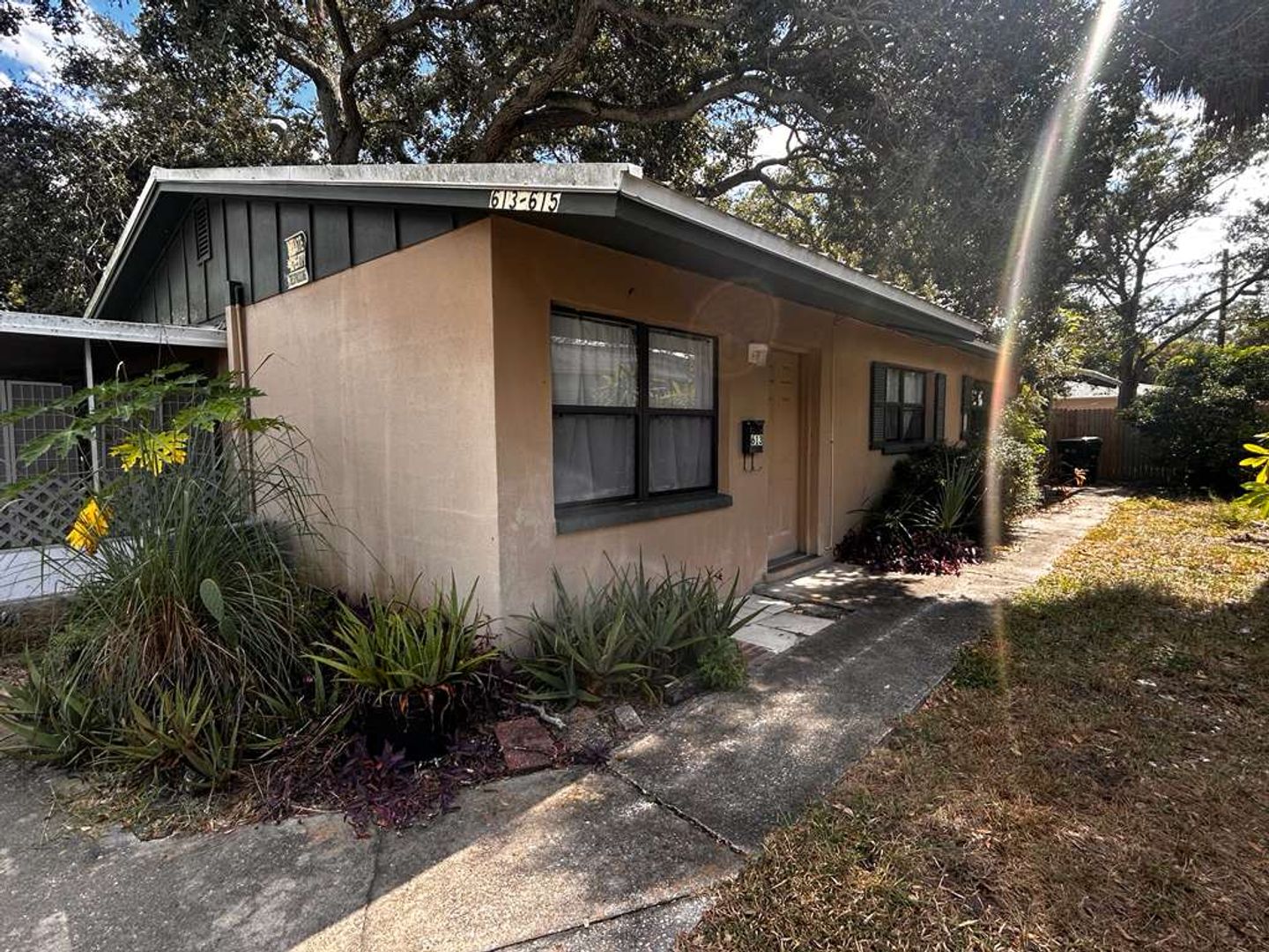 Largo House: 615 13th Ave NW