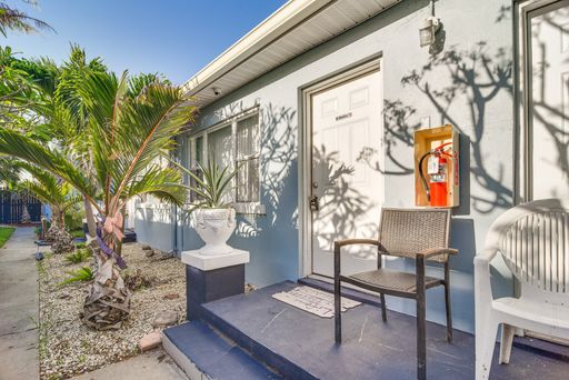 Vibrant Beachside Cottage Living in St. Pete Beach - 1BD | 1BA