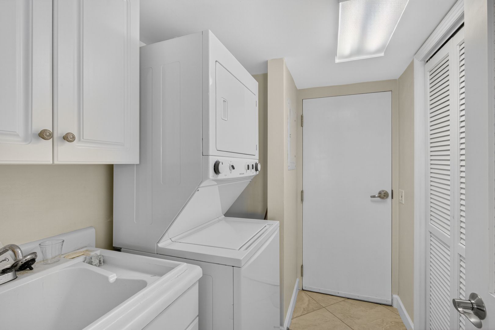 Laundry room at 4041 Gulf Shore Blvd N Unit 1807