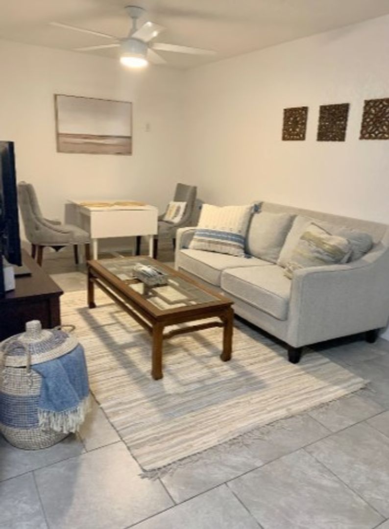 St. Petersburg Apartment: 2874 38th Ave N