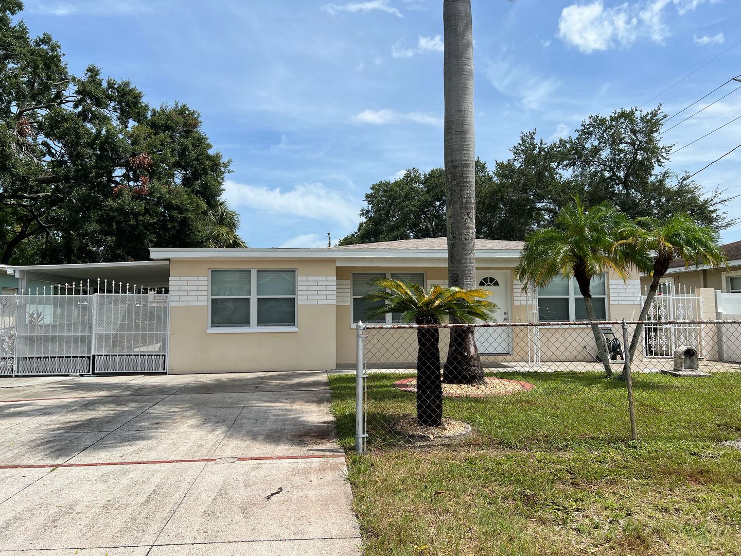 Tampa House: 3403 W St Louis St