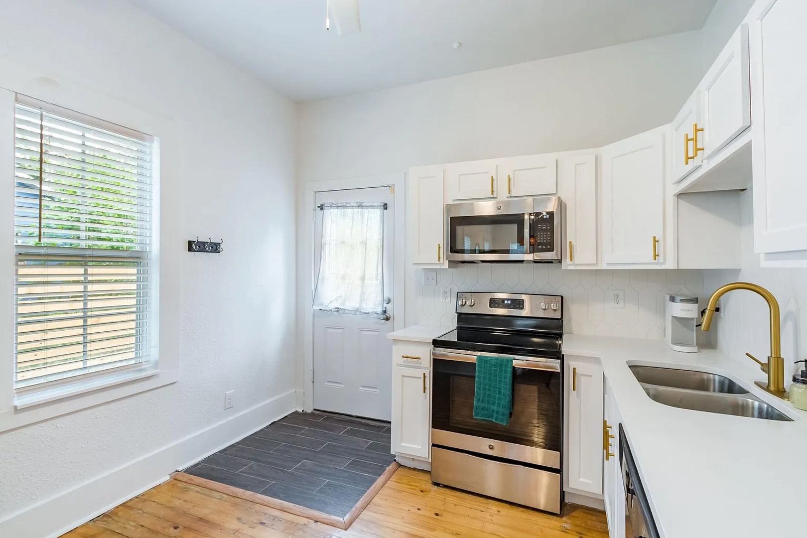 2812 N 27th St 15 of 25