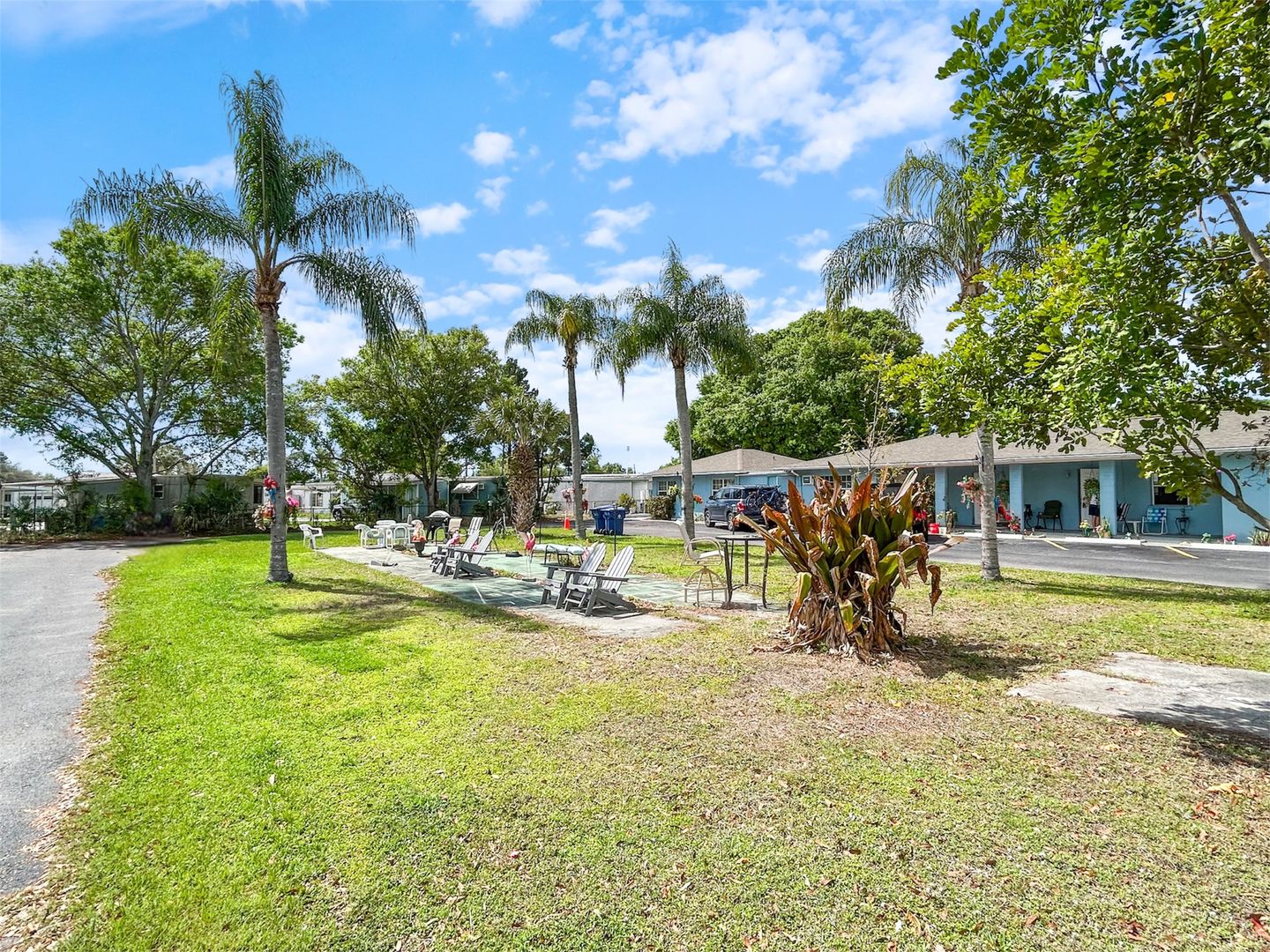 Largo Apartment: 10464 106th Ave N