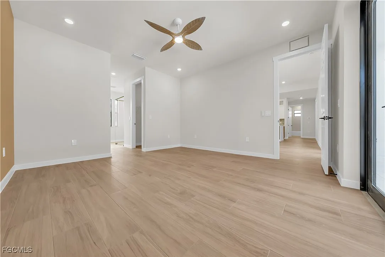 2719 2nd St NW 16 of 35
