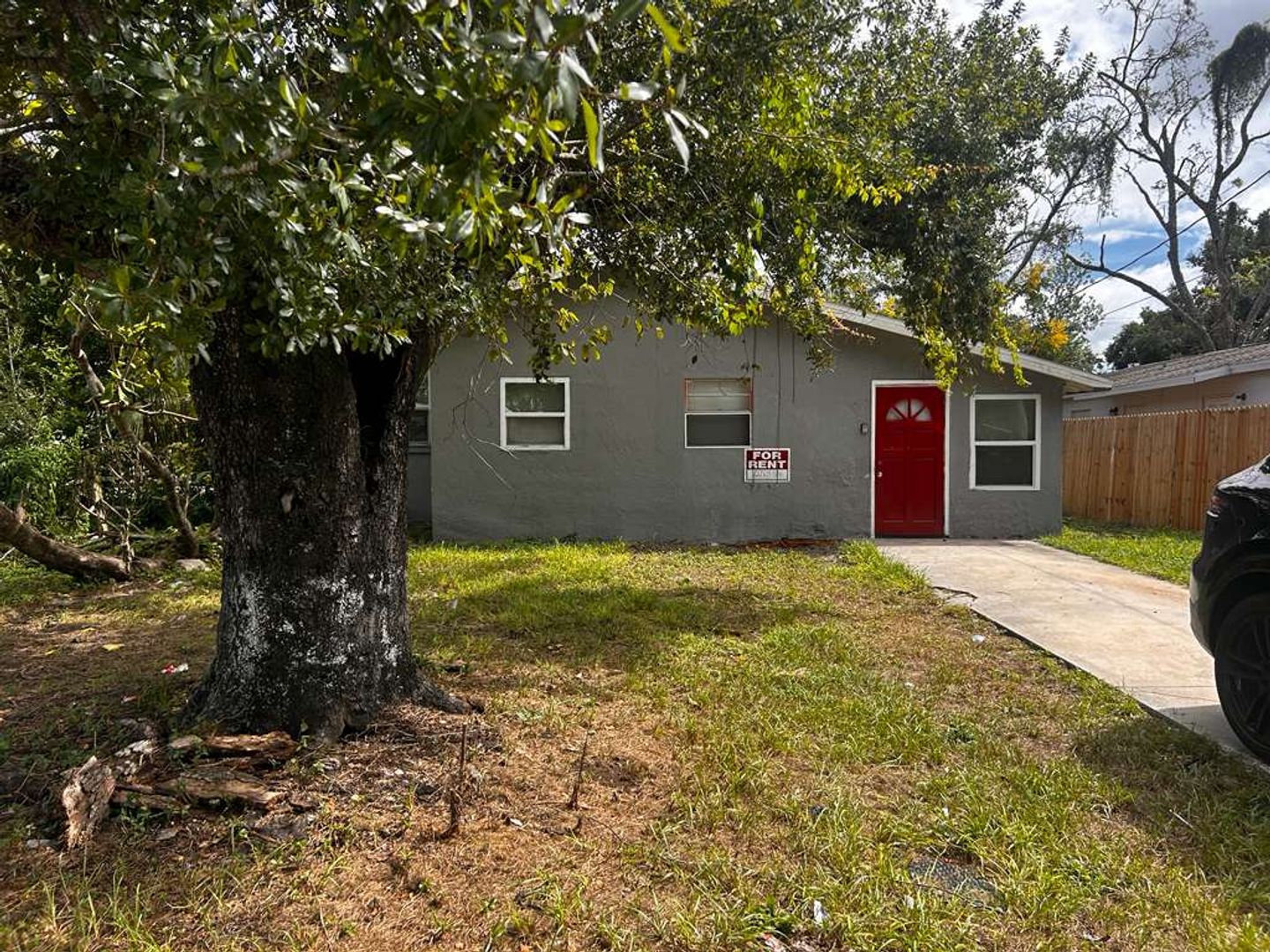 Tampa House: 8211 N 17th St