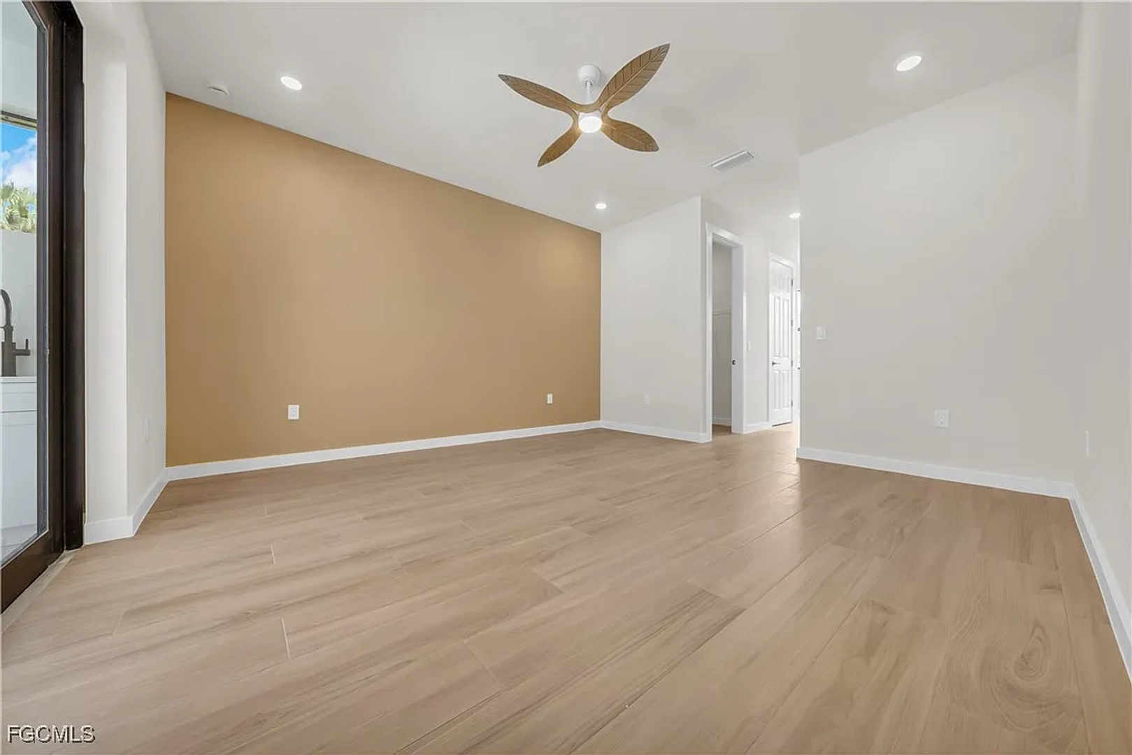 2719 2nd St NW 15 of 35