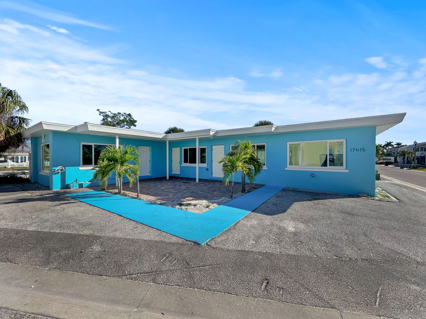 Redington Shores Apartment: 17615 Lee Ave