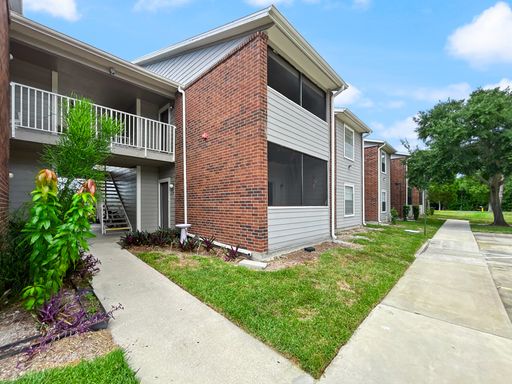 Spacious Condo Living in a Prime St. Petersburg Location! 2bed | 1bath – photo 1