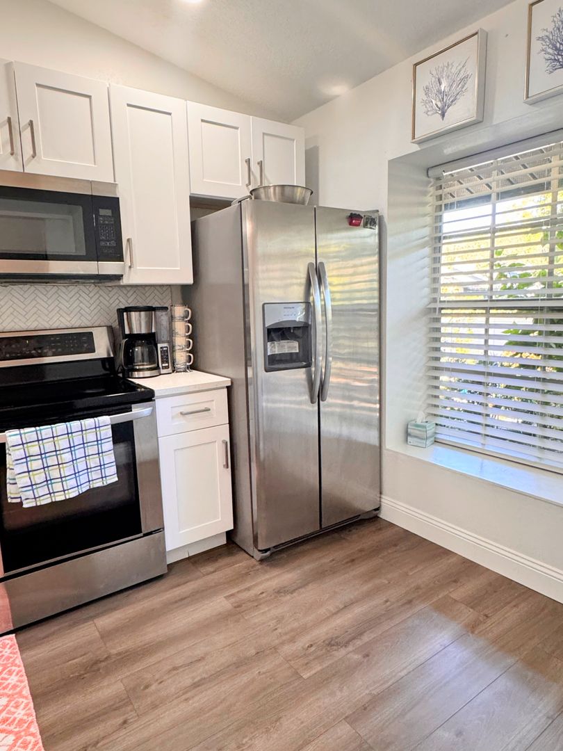 654 Capistrano Ct 6 of 12