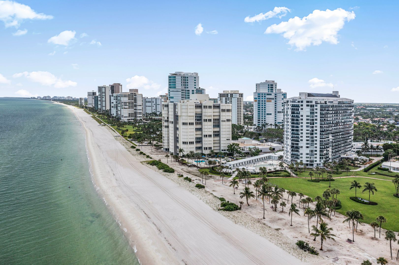 Naples House: 4041 Gulf Shore Blvd N Unit 1807
