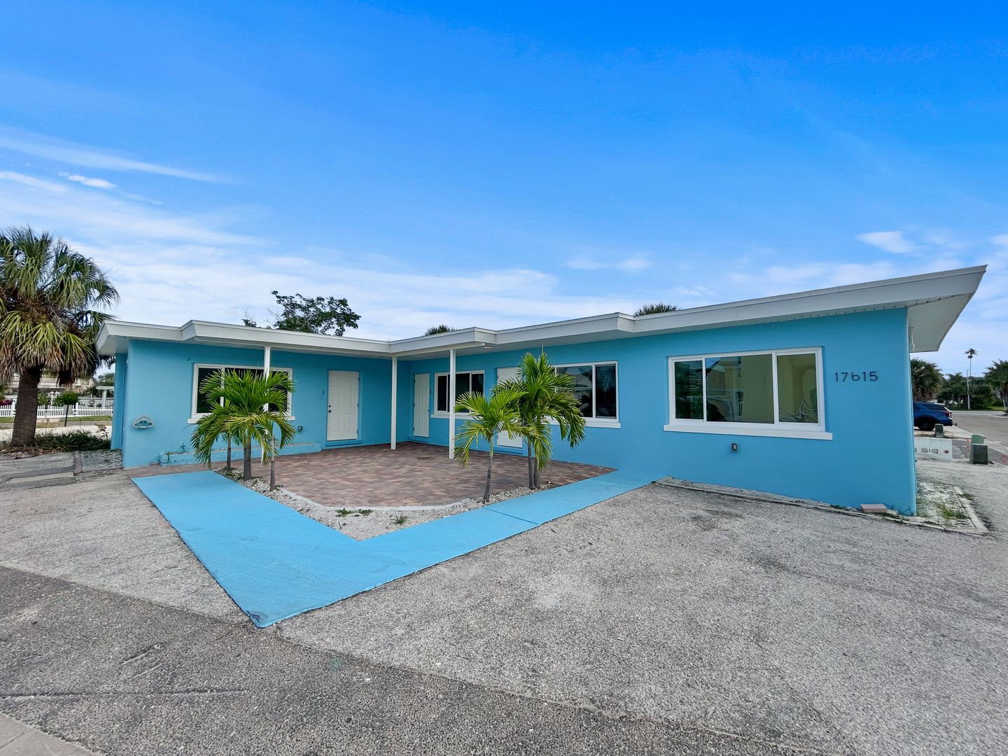 Redington Shores Apartment: 17615 Lee Ave