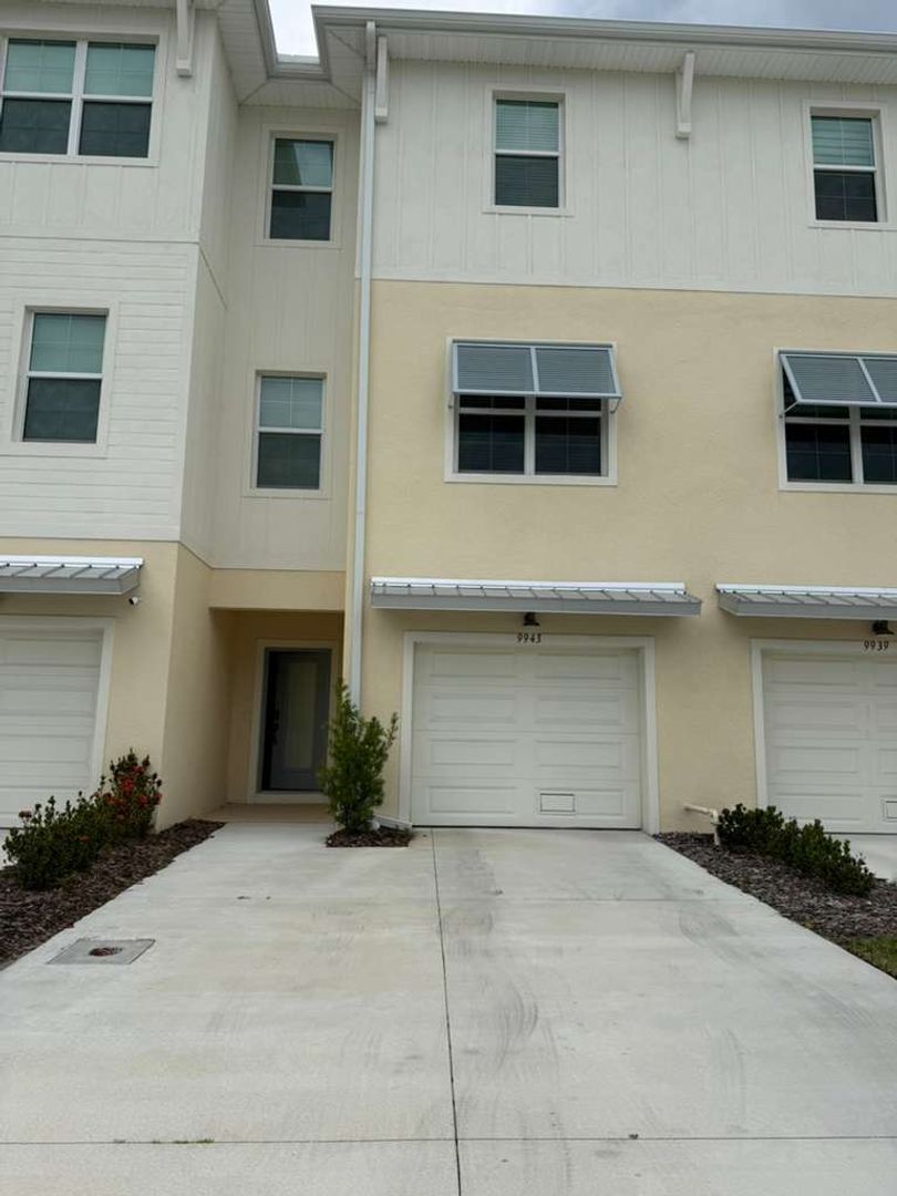 Seminole Townhome: 9943 Key Haven Rd