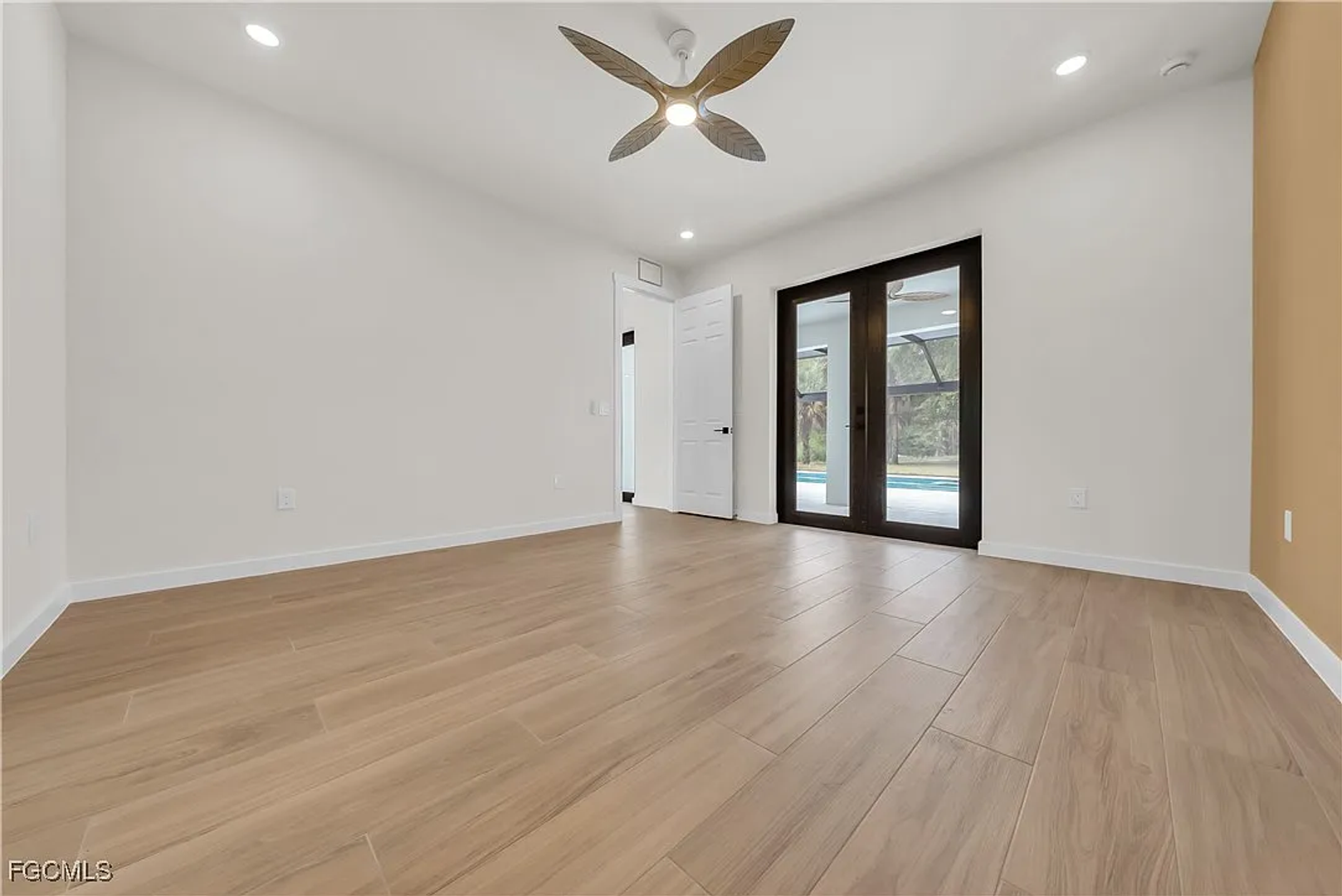 2719 2nd St NW 14 of 35