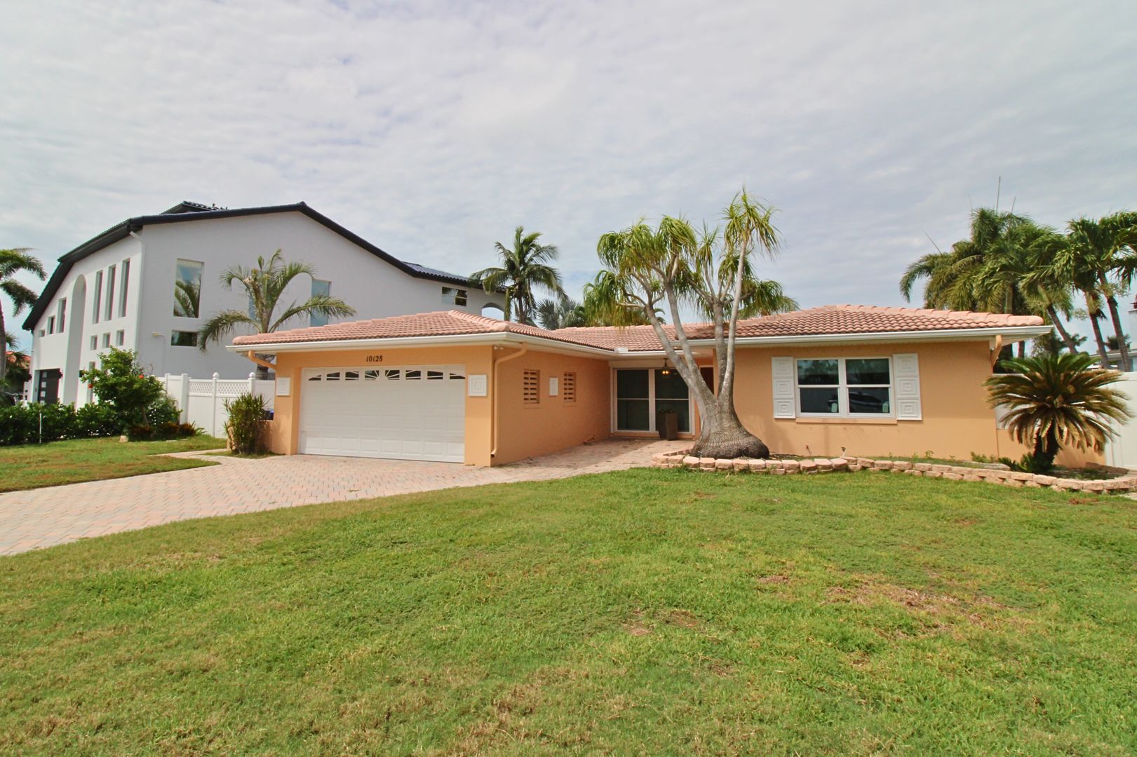 10128 Yacht Club Dr 3 of 12