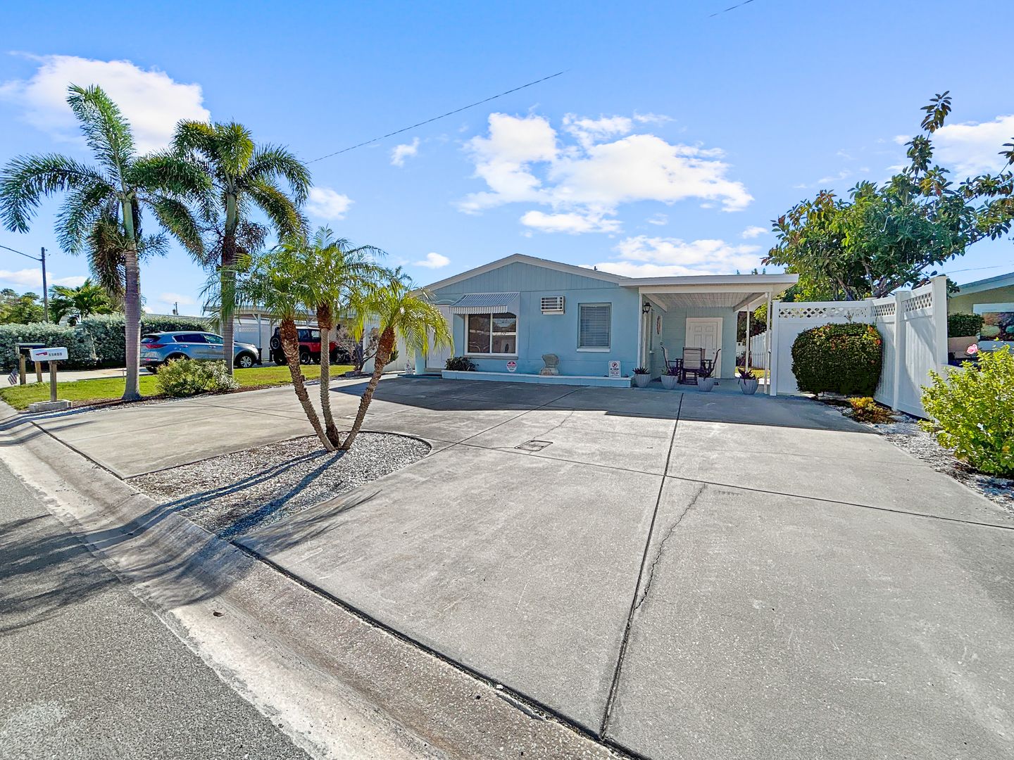 Treasure Island Apartment: 11400 2nd St E