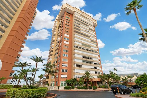 Spacious 2-Bedroom Waterfront Condo in Redington Shores – Long-Term Rental!