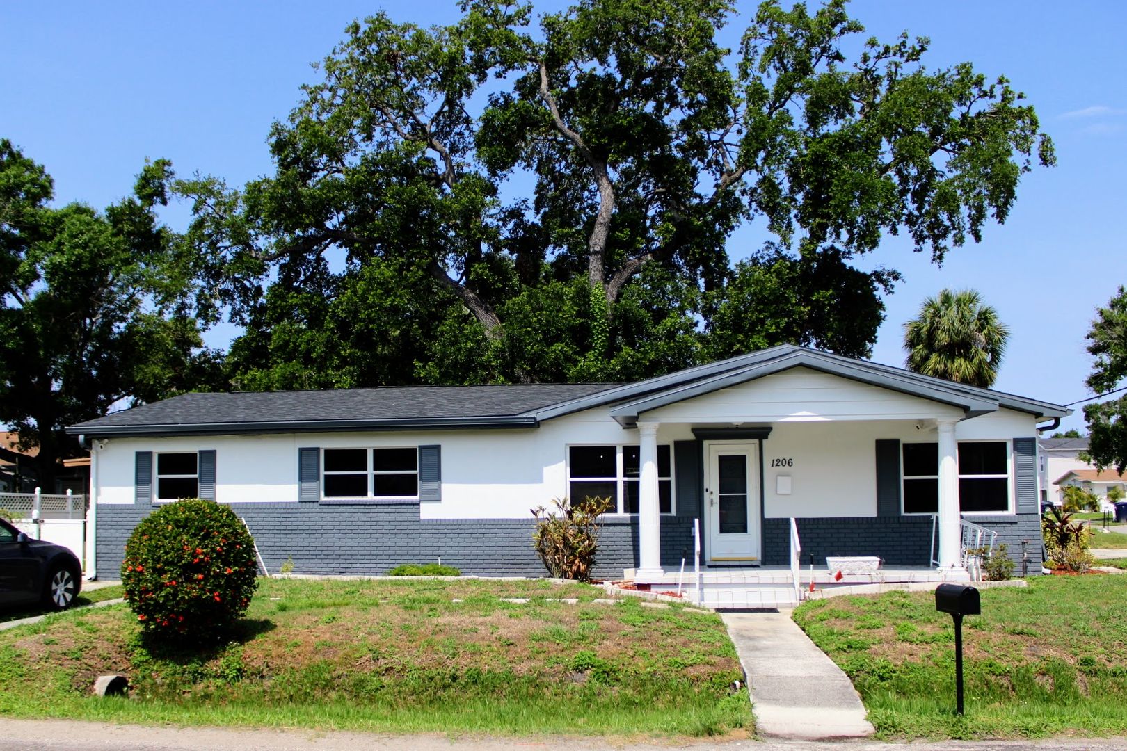 Tampa House: 1206 N Oregon Ave