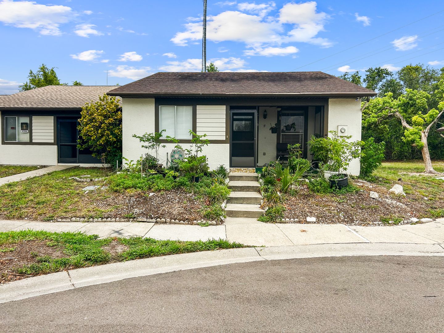 Palm Harbor House: 2140 Corbin Pl APT F