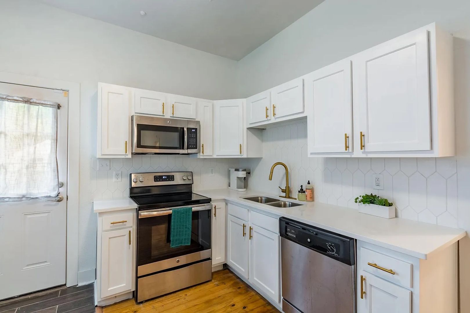 2812 N 27th St 12 of 25