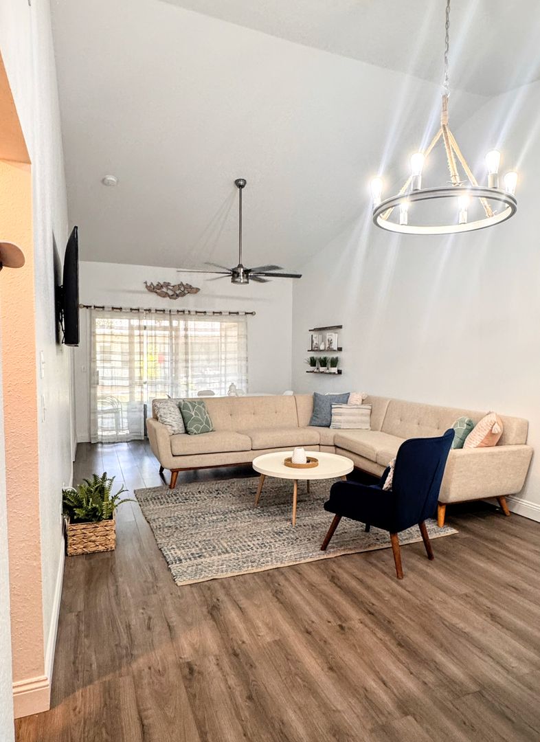 654 Capistrano Ct 4 of 12