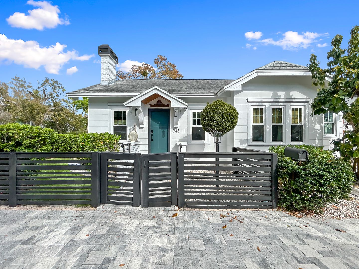 Saint Petersburg House: 748 32nd Ave N