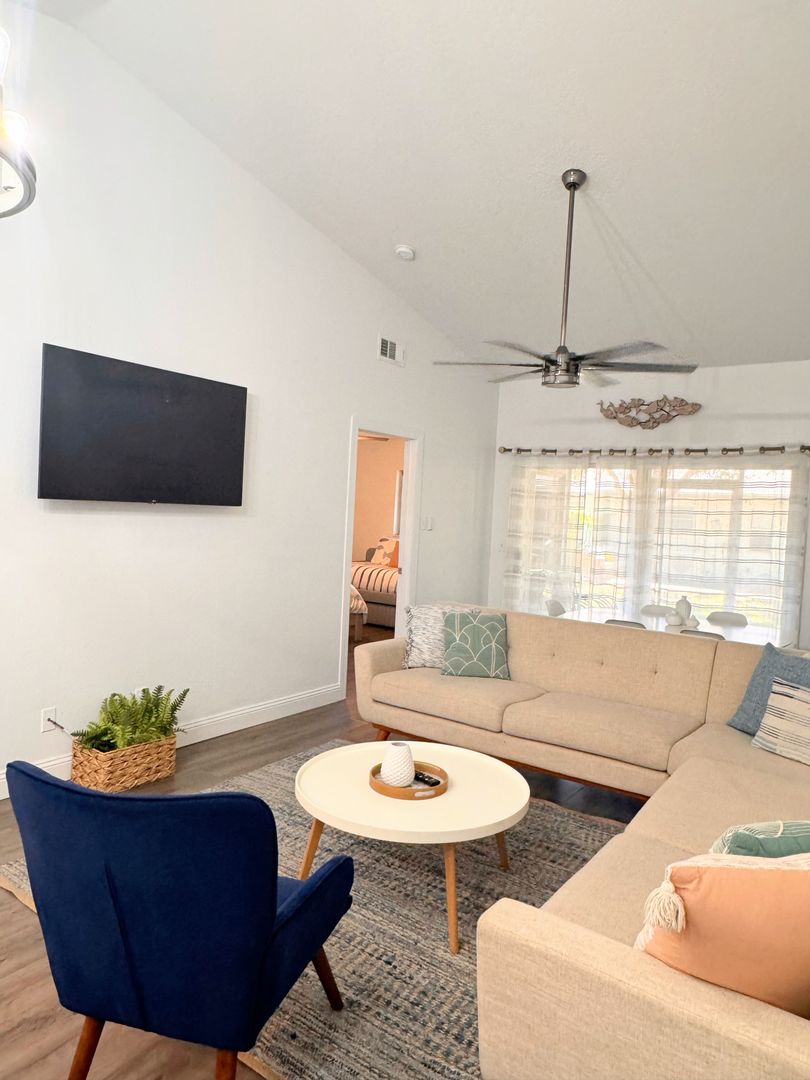 654 Capistrano Ct 3 of 12