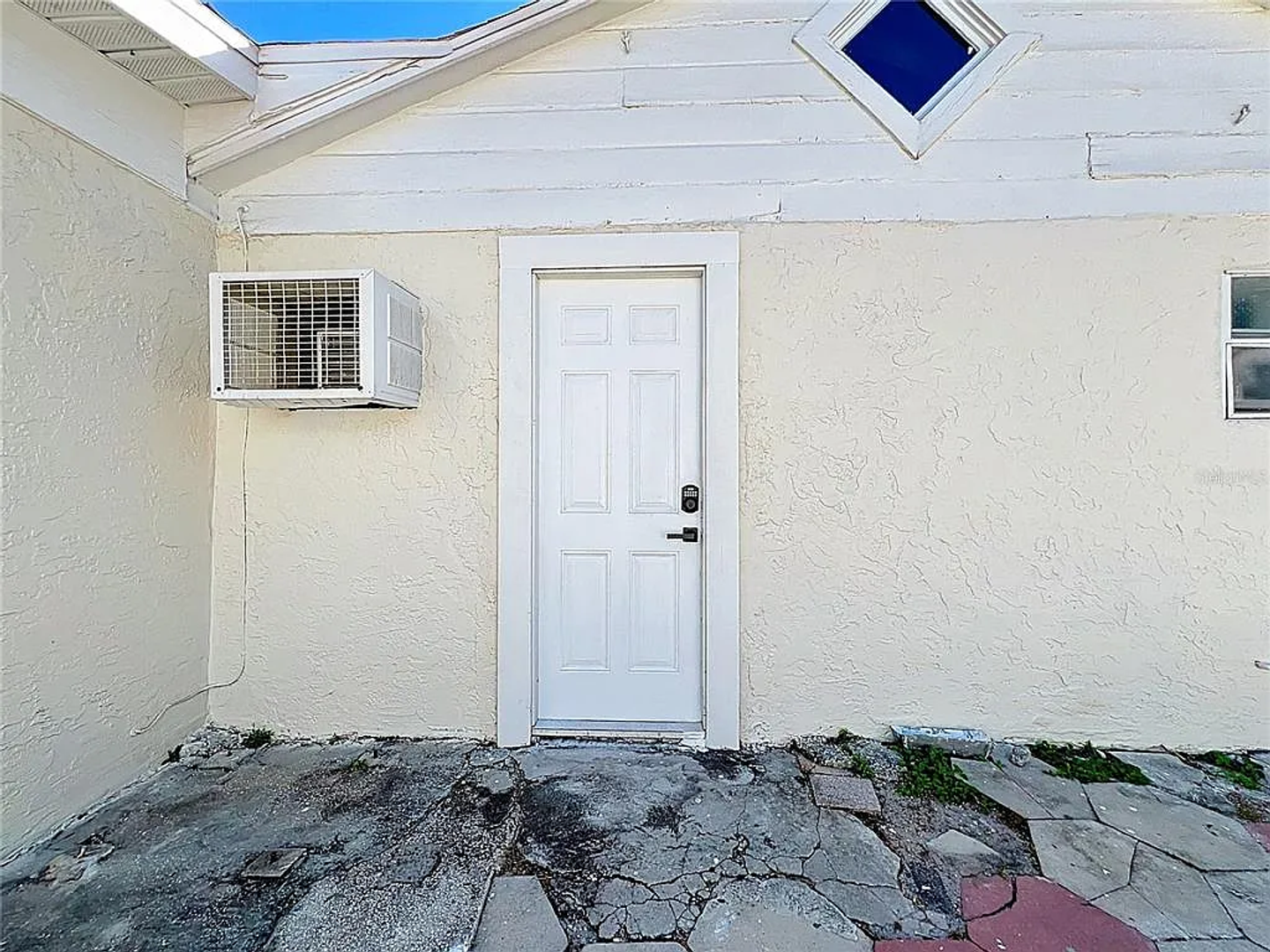 Saint Petersburg Apartment: 944 18th Ave S