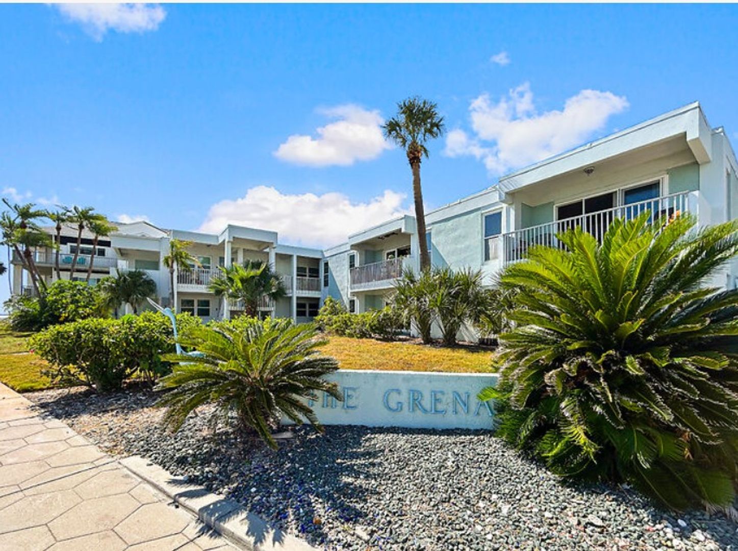 Saint Pete Beach Apartment: 1106 Pass A Grille Way