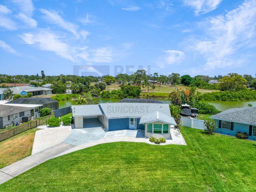 Beautiful 3 bed 2 bath pool home available now! – photo 1