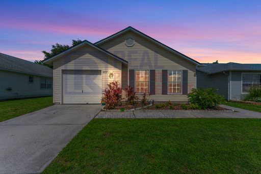 Adorable three bedroom home available now! – photo 1