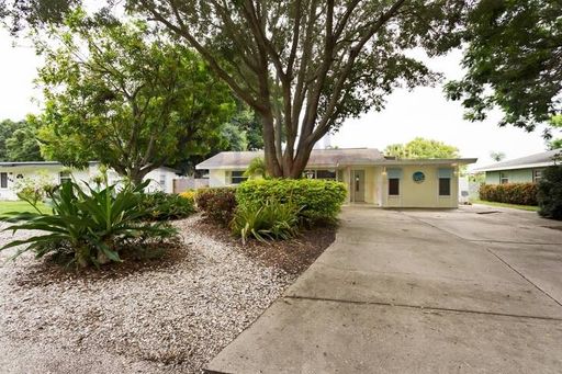 Adorable 3 Bed 2 Bath just minutes from the beach! – photo 1
