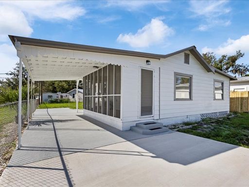 Modern 2BDR/1BA Home with Large Yard in Punta Gorda – photo 1