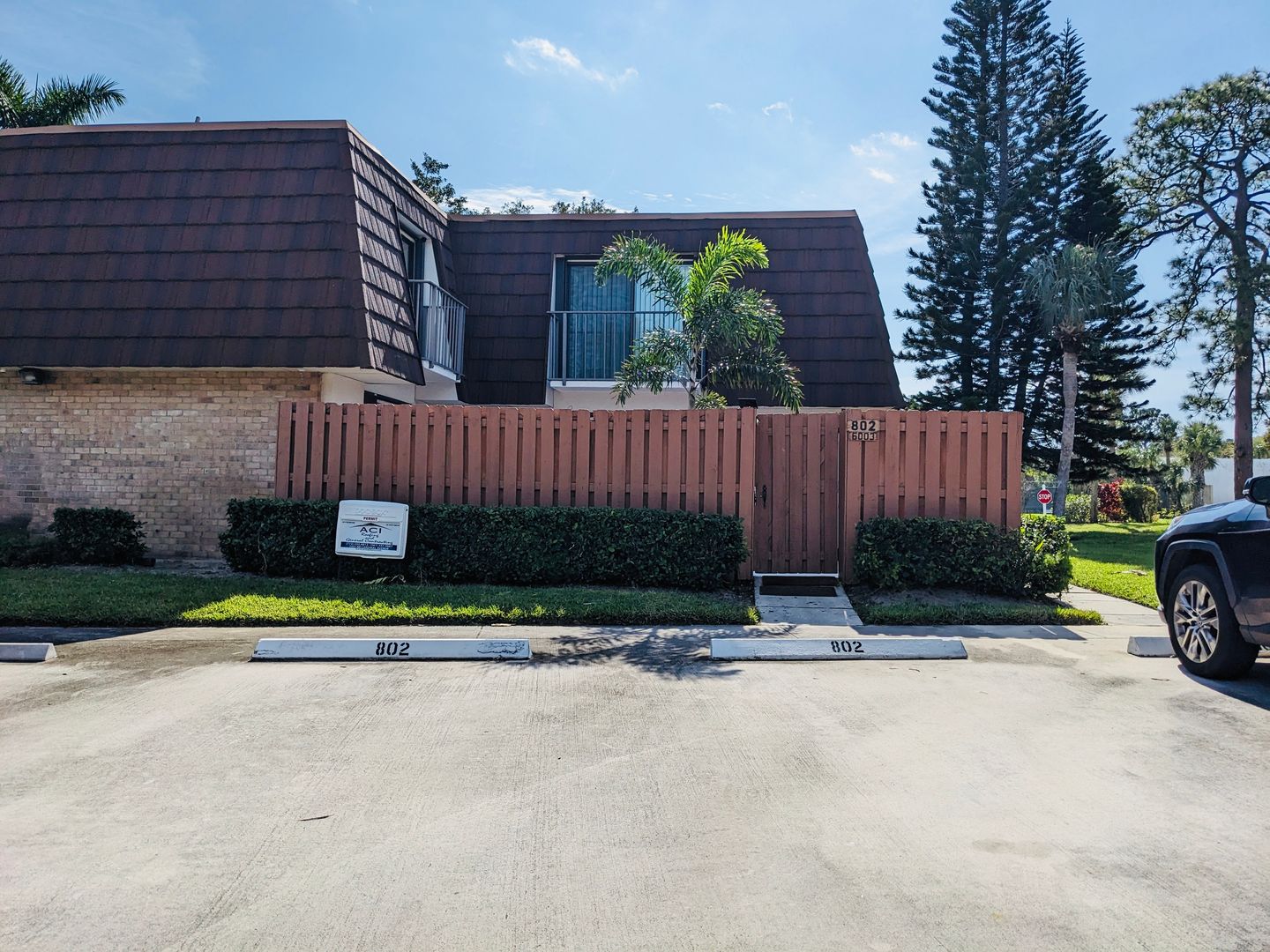 Stuart House: 6003 SE Riverboat Drive