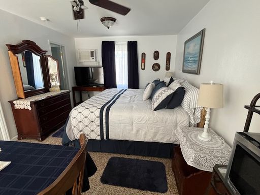 Furnished Studio within walking distance to Downtown Jensen Beach **ALL UTILITIES INCLUDED**