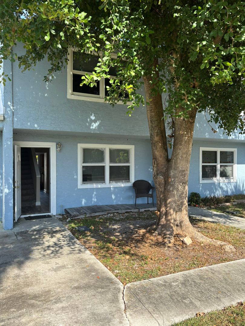 Ft Pierce Townhome: 914 Shorewinds Drive