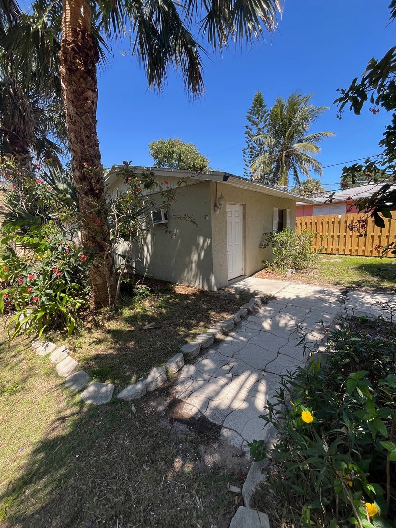Jensen Beach Apartment: 4455 NE Palmetto Drive