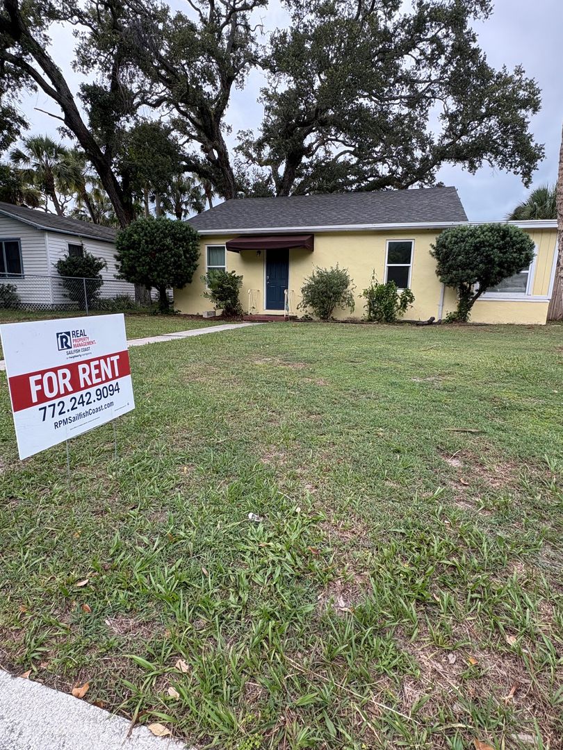 Ft Pierce Apartment: 810 Citrus Avenue